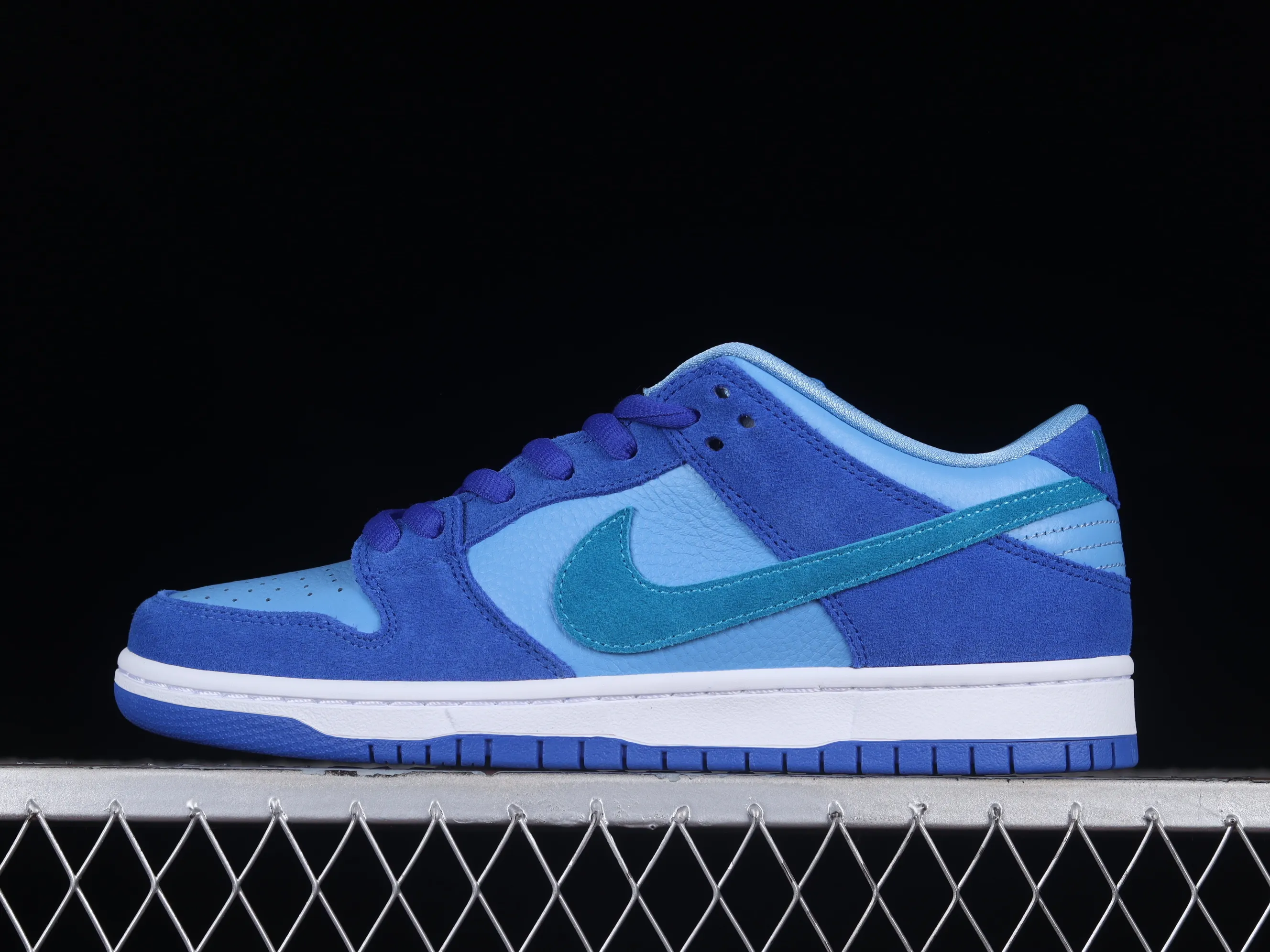 All categories Nk SB Dunk series Nk SB Dunk Low low-top sneakers M version pure original Nk SB Dunk Low Blue Raspberry blue raspberry SB low-top sports and leisure sneakers DM0807-400
